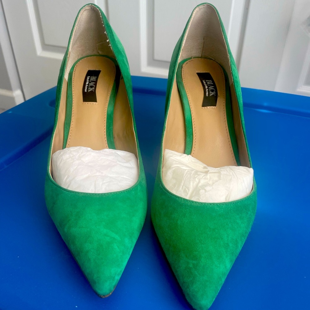 Saks Fifth Avenue BLACK Suede pumps